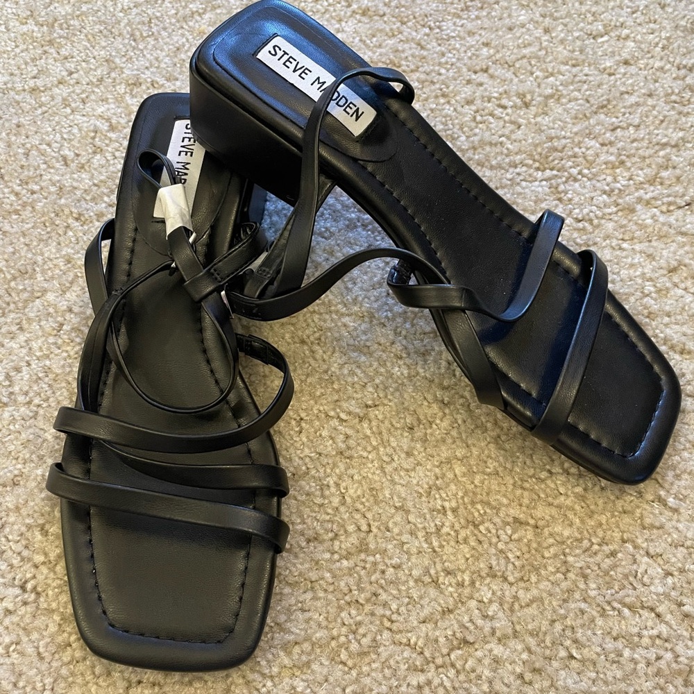 New Steve Madden Appealing Black Strappy heeled Sandals